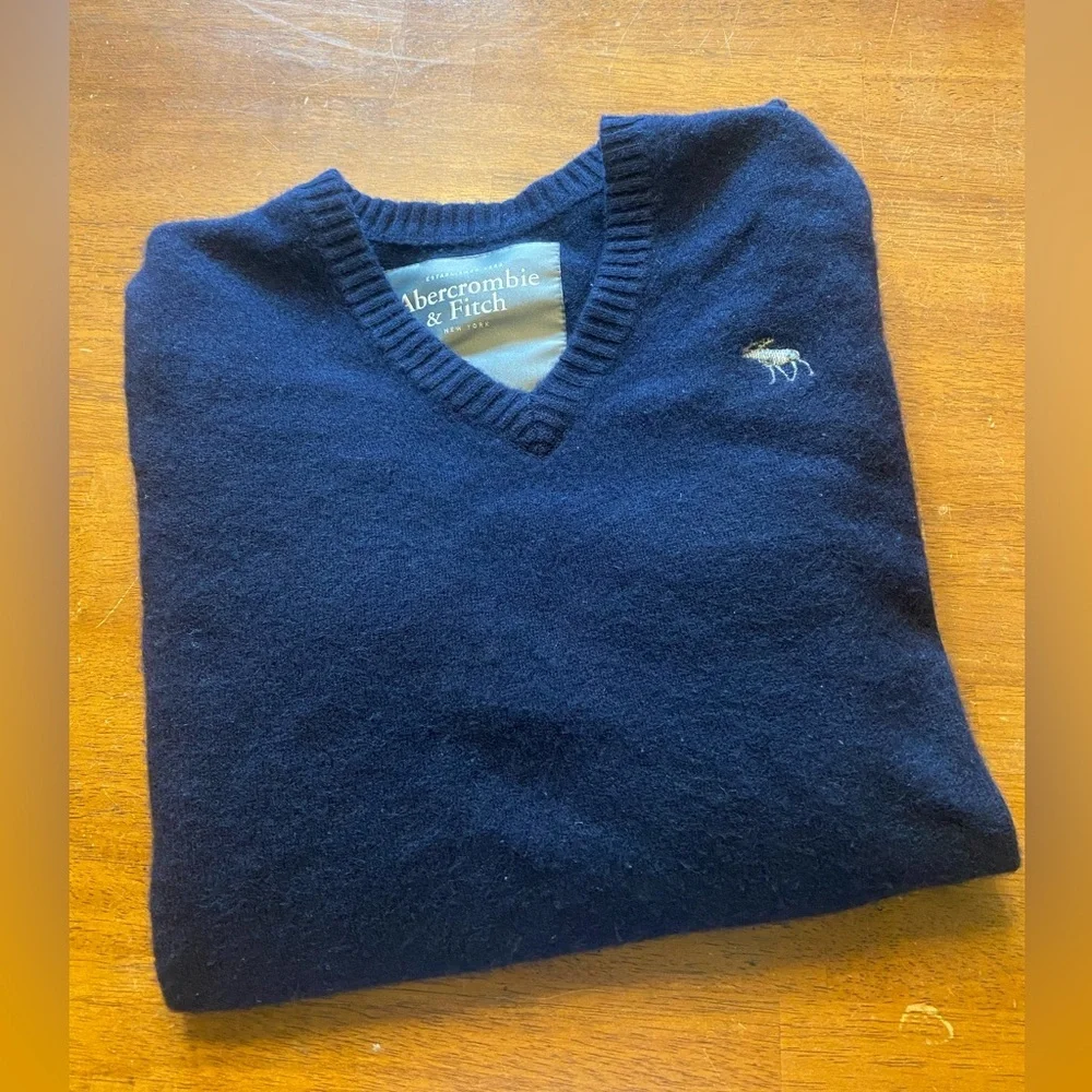 Abercrombie & Fitch Men’s Navy V-Neck Cashmere Sweater